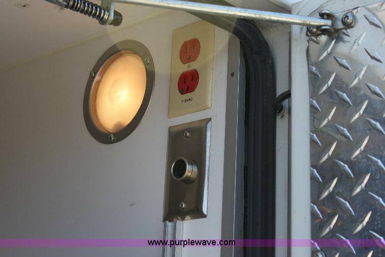 image for item A2590 2006 Ford E350 ambulance