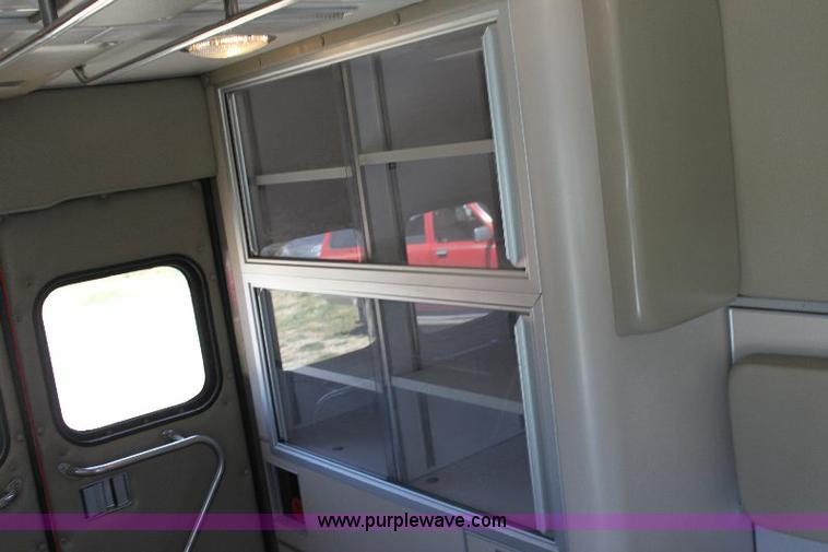 image for item A2590 2006 Ford E350 ambulance