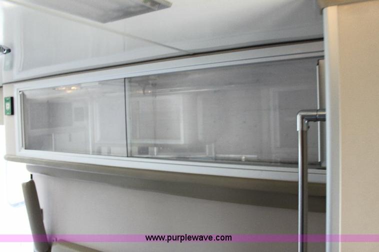 image for item A2590 2006 Ford E350 ambulance