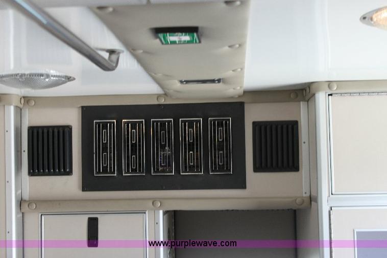 image for item A2590 2006 Ford E350 ambulance