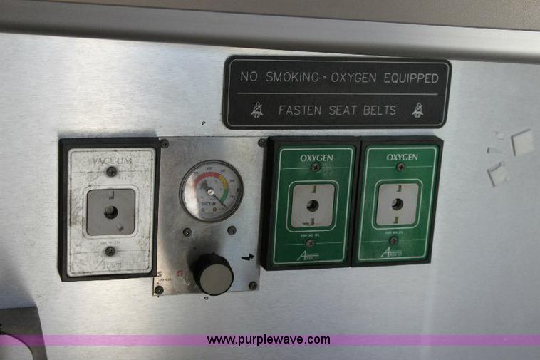 image for item A2590 2006 Ford E350 ambulance