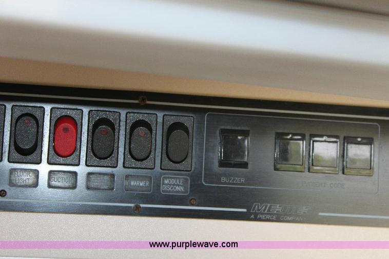 image for item A2590 2006 Ford E350 ambulance