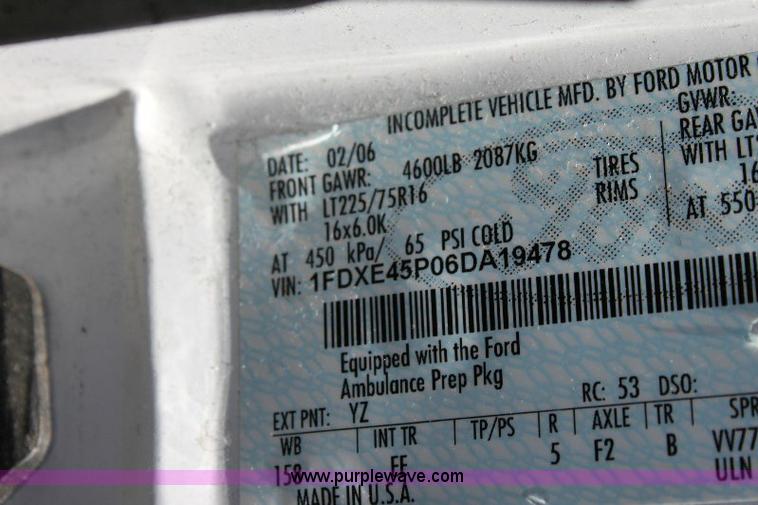 image for item A2590 2006 Ford E350 ambulance