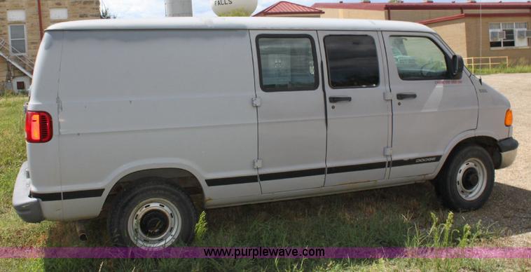 image for item A2632 1999 Dodge Ram B2500 cargo van