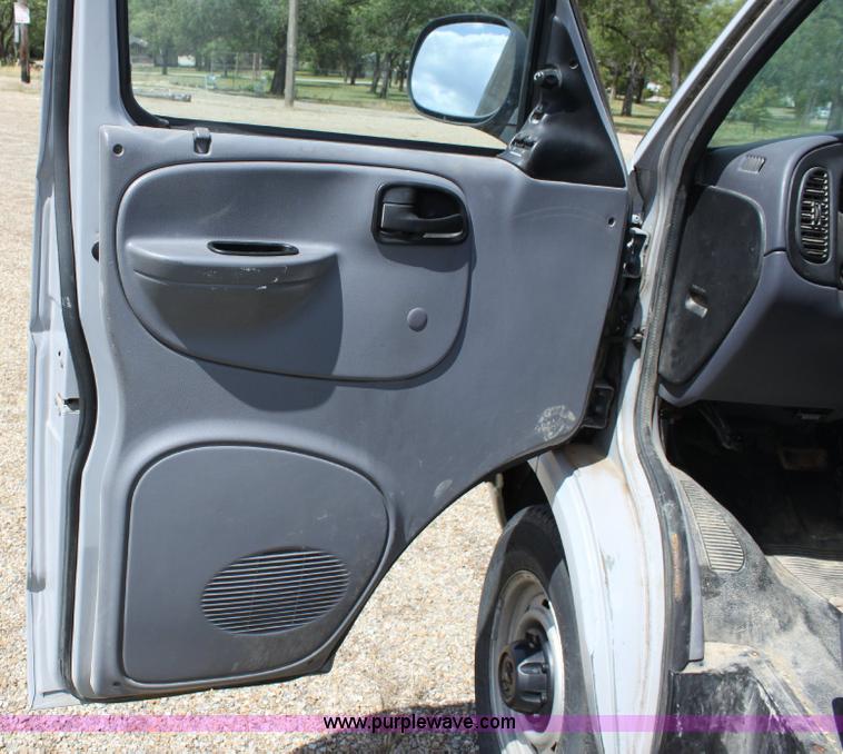 image for item A2632 1999 Dodge Ram B2500 cargo van