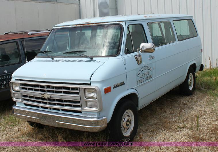 image for item A2670 1991 Chevrolet G20 Sport van