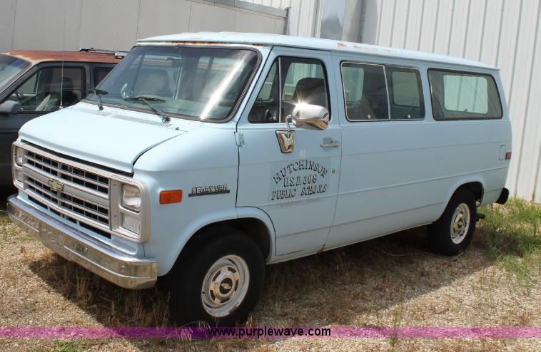 image for item A2670 1991 Chevrolet G20 Sport van