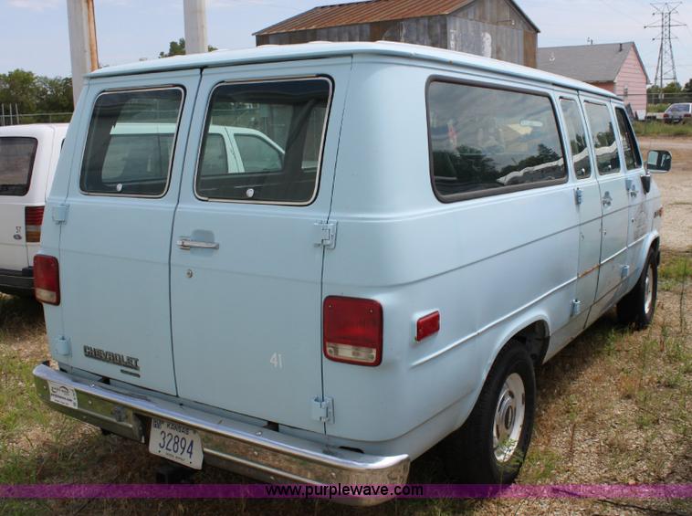 image for item A2670 1991 Chevrolet G20 Sport van