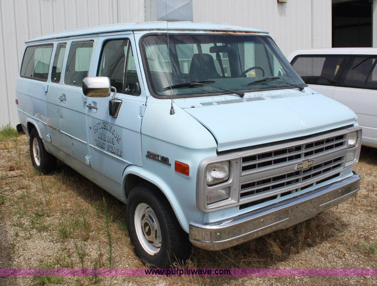 image for item A2670 1991 Chevrolet G20 Sport van