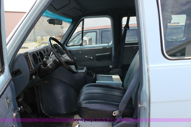 image for item A2670 1991 Chevrolet G20 Sport van