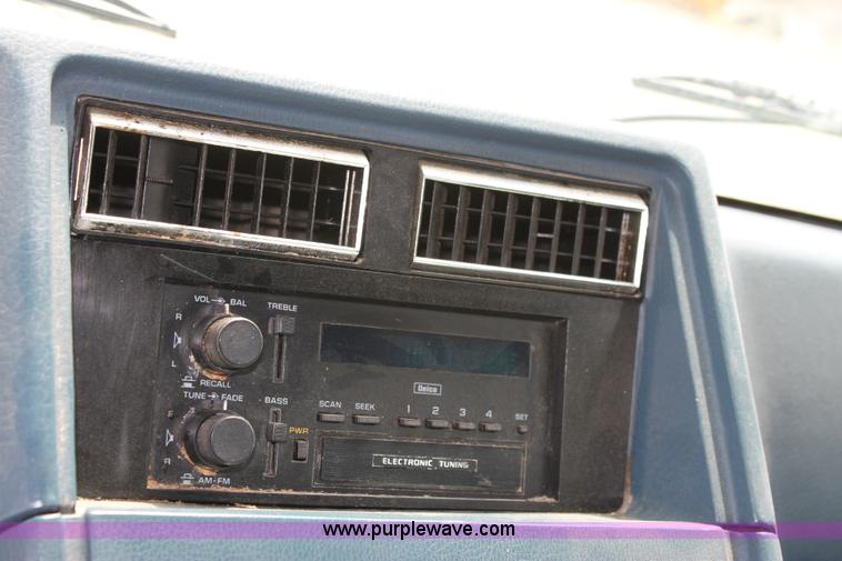 image for item A2670 1991 Chevrolet G20 Sport van