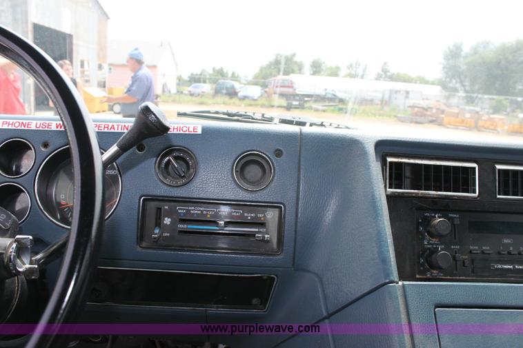 image for item A2670 1991 Chevrolet G20 Sport van