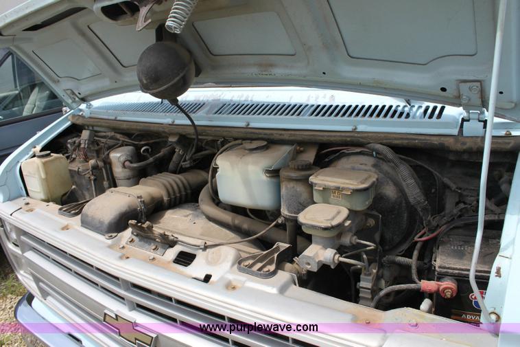 image for item A2670 1991 Chevrolet G20 Sport van