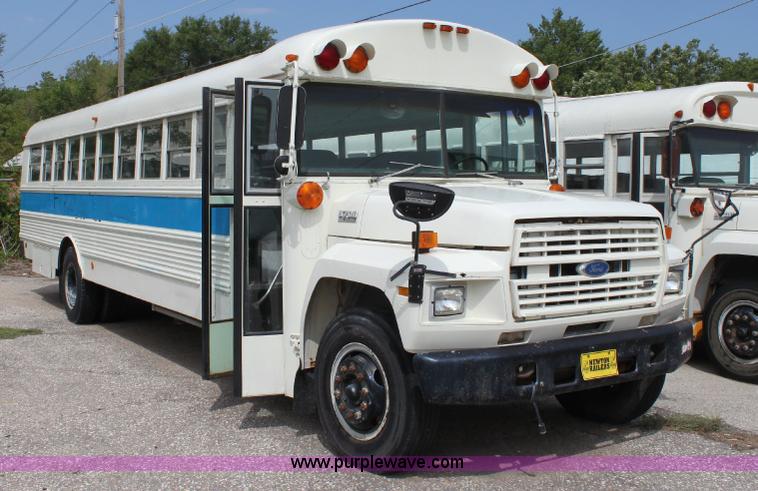 image for item A2681 1989 Ford B700 Thomas Built school bus