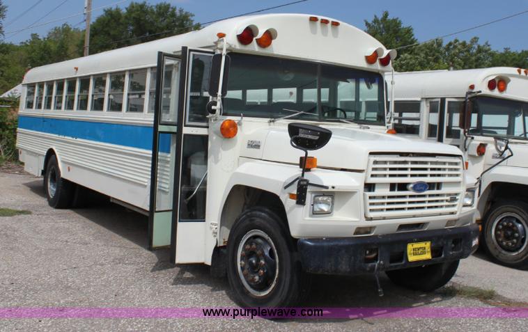 image for item A2681 1989 Ford B700 Thomas Built school bus