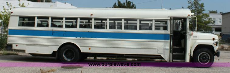 image for item A2681 1989 Ford B700 Thomas Built school bus