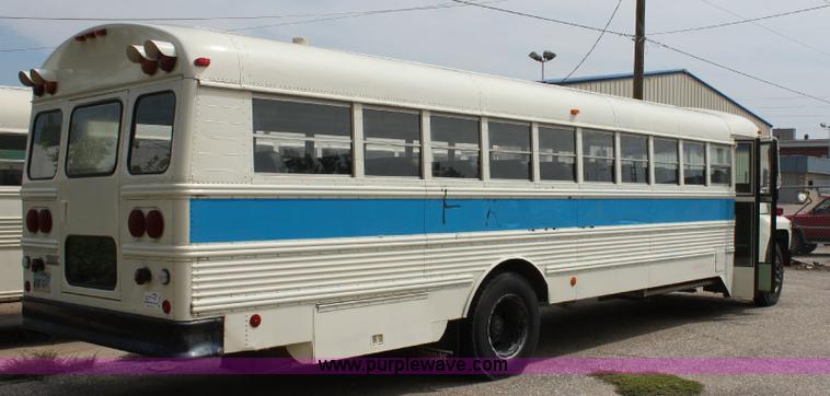 image for item A2681 1989 Ford B700 Thomas Built school bus