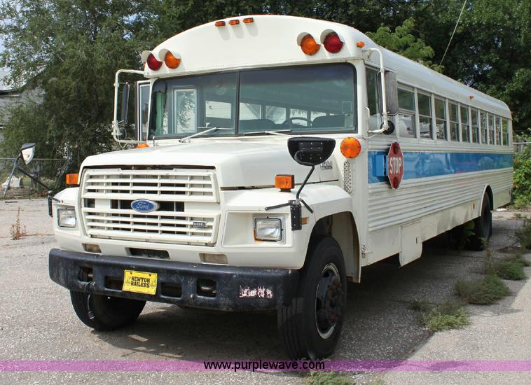 image for item A2681 1989 Ford B700 Thomas Built school bus