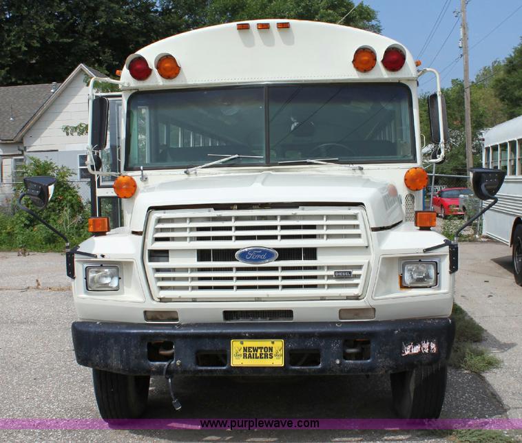 image for item A2681 1989 Ford B700 Thomas Built school bus