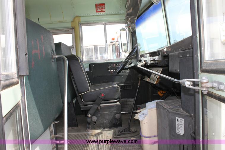 image for item A2681 1989 Ford B700 Thomas Built school bus