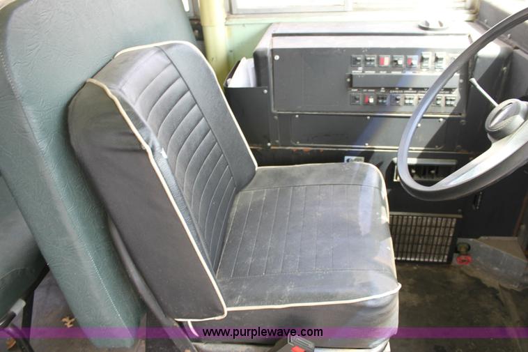 image for item A2681 1989 Ford B700 Thomas Built school bus