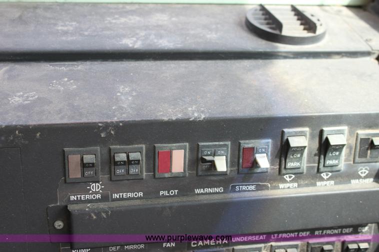 image for item A2681 1989 Ford B700 Thomas Built school bus