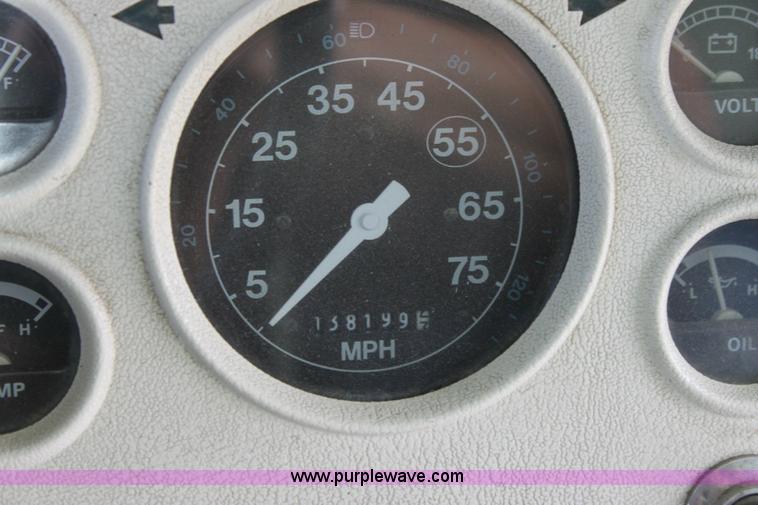 image for item A2681 1989 Ford B700 Thomas Built school bus