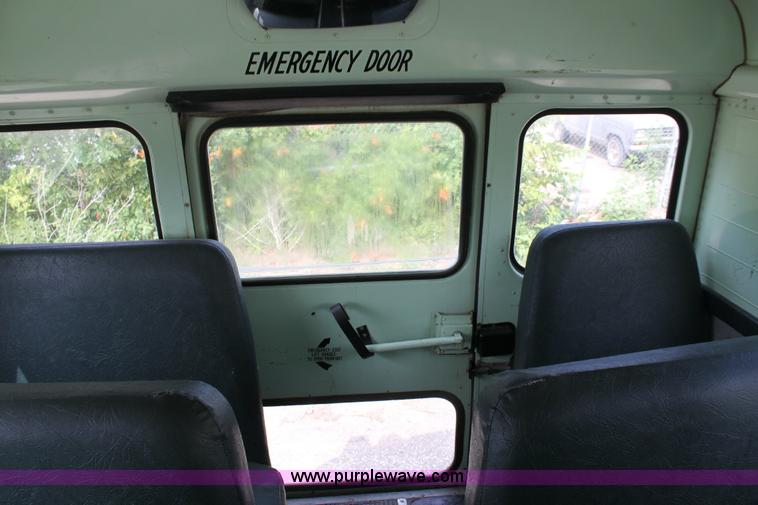 image for item A2681 1989 Ford B700 Thomas Built school bus