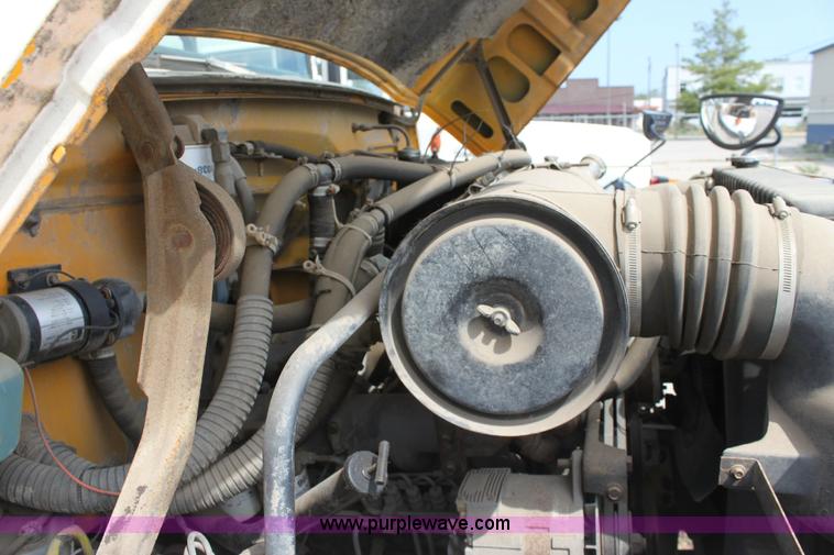 image for item A2681 1989 Ford B700 Thomas Built school bus