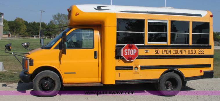 image for item A2697 1998 GMC Savana G3500 transit bus