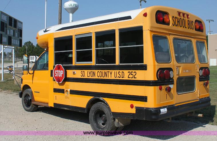 image for item A2697 1998 GMC Savana G3500 transit bus