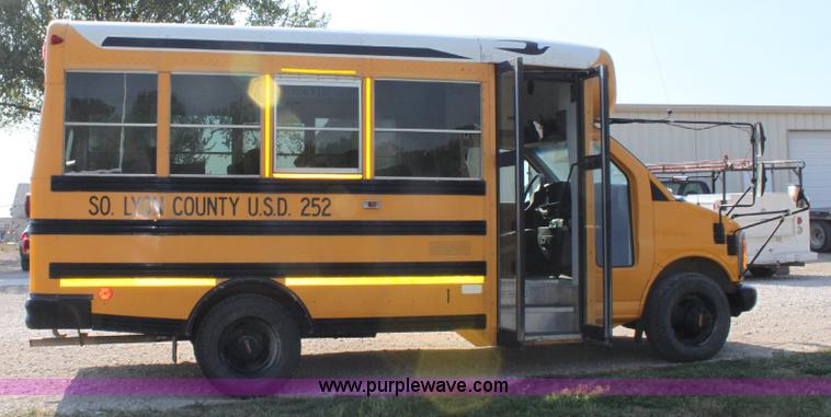 image for item A2697 1998 GMC Savana G3500 transit bus