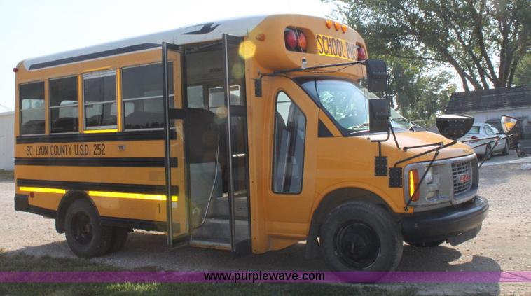 image for item A2697 1998 GMC Savana G3500 transit bus