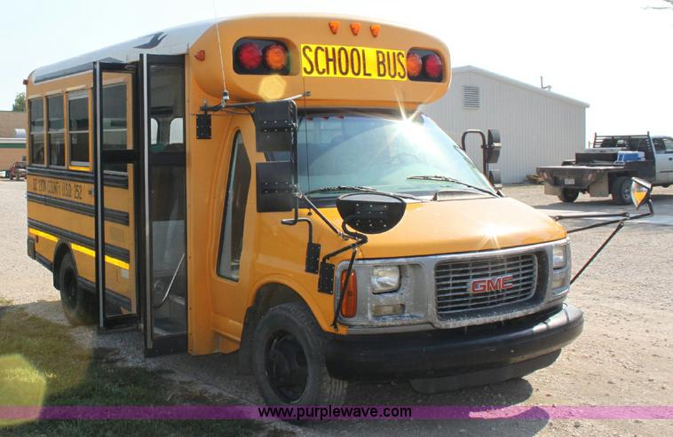 image for item A2697 1998 GMC Savana G3500 transit bus