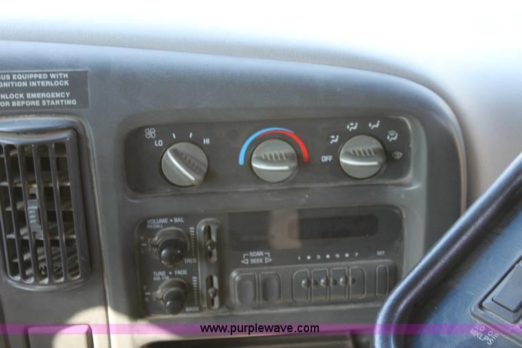 image for item A2697 1998 GMC Savana G3500 transit bus