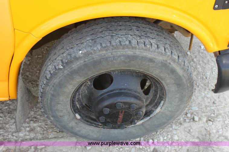 image for item A2697 1998 GMC Savana G3500 transit bus