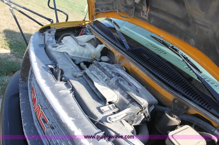 image for item A2697 1998 GMC Savana G3500 transit bus