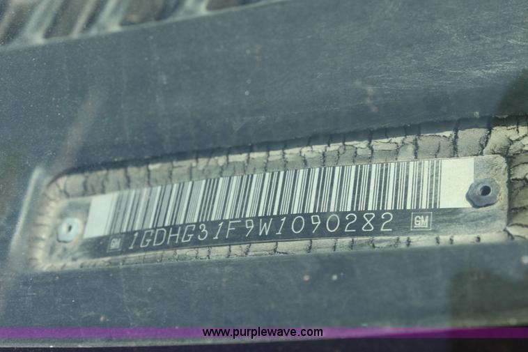 image for item A2697 1998 GMC Savana G3500 transit bus