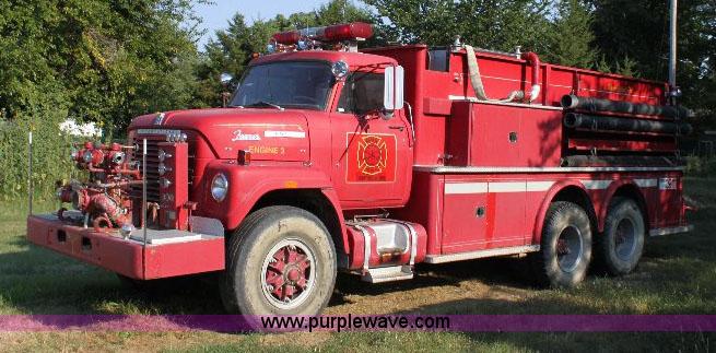 image for item A2698 1974 International Fleetstar 2010 firetruck