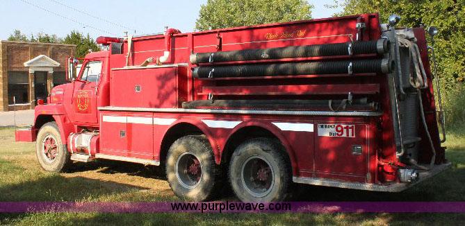 image for item A2698 1974 International Fleetstar 2010 firetruck