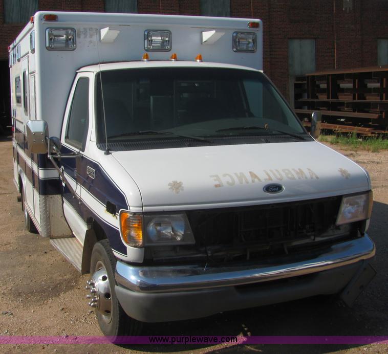 image for item A3564 2000 Ford E350 Super Duty ambulance