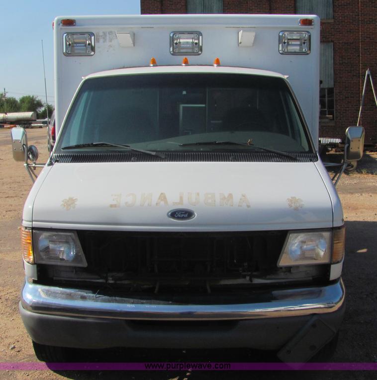 image for item A3564 2000 Ford E350 Super Duty ambulance