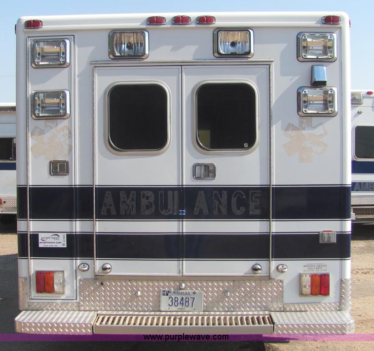 image for item A3564 2000 Ford E350 Super Duty ambulance