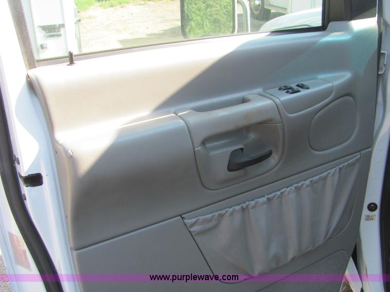 image for item A3564 2000 Ford E350 Super Duty ambulance