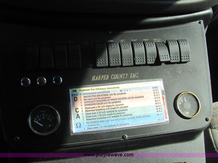 image for item A3564 2000 Ford E350 Super Duty ambulance