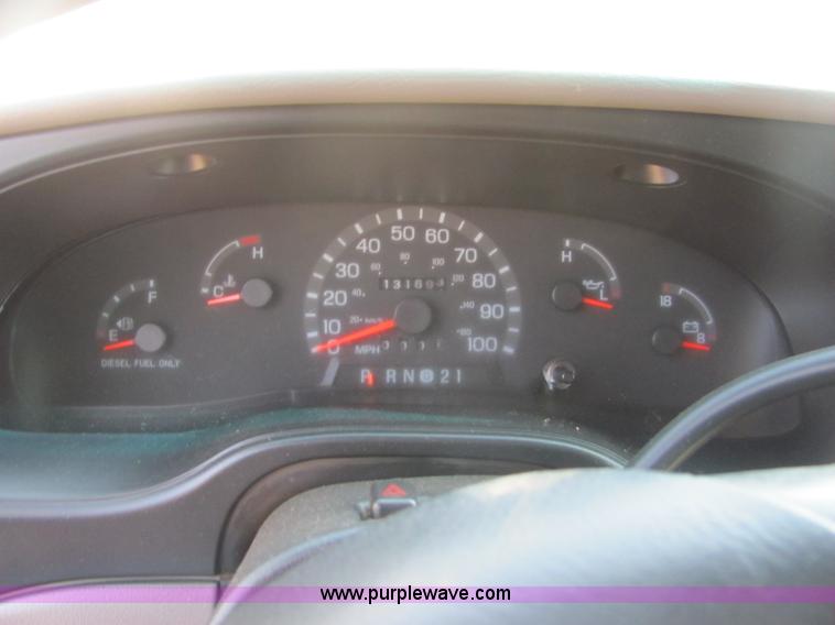 image for item A3564 2000 Ford E350 Super Duty ambulance