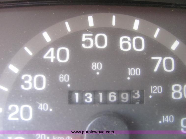 image for item A3564 2000 Ford E350 Super Duty ambulance