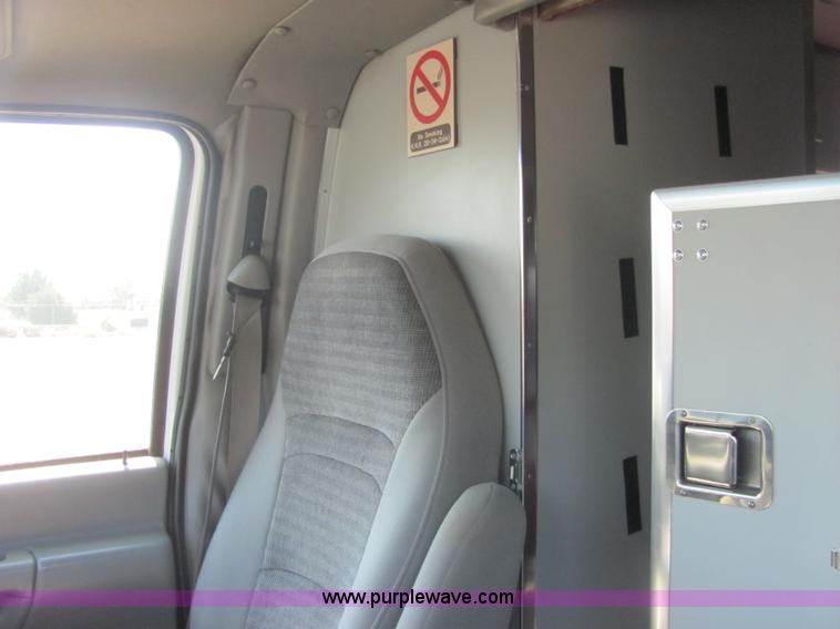 image for item A3564 2000 Ford E350 Super Duty ambulance