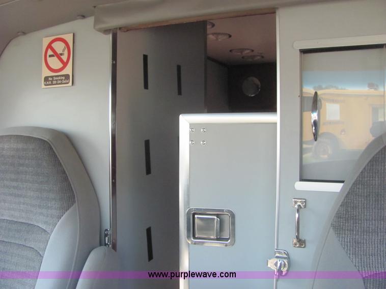 image for item A3564 2000 Ford E350 Super Duty ambulance