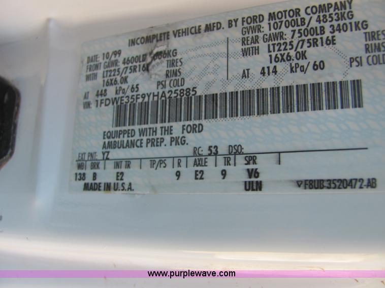 image for item A3564 2000 Ford E350 Super Duty ambulance